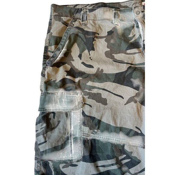 Wrangler Mens Five Star Relaxed Fit Epic Soft Cargo Shorts Camouflage 44 NWT - Picture 2 of 4